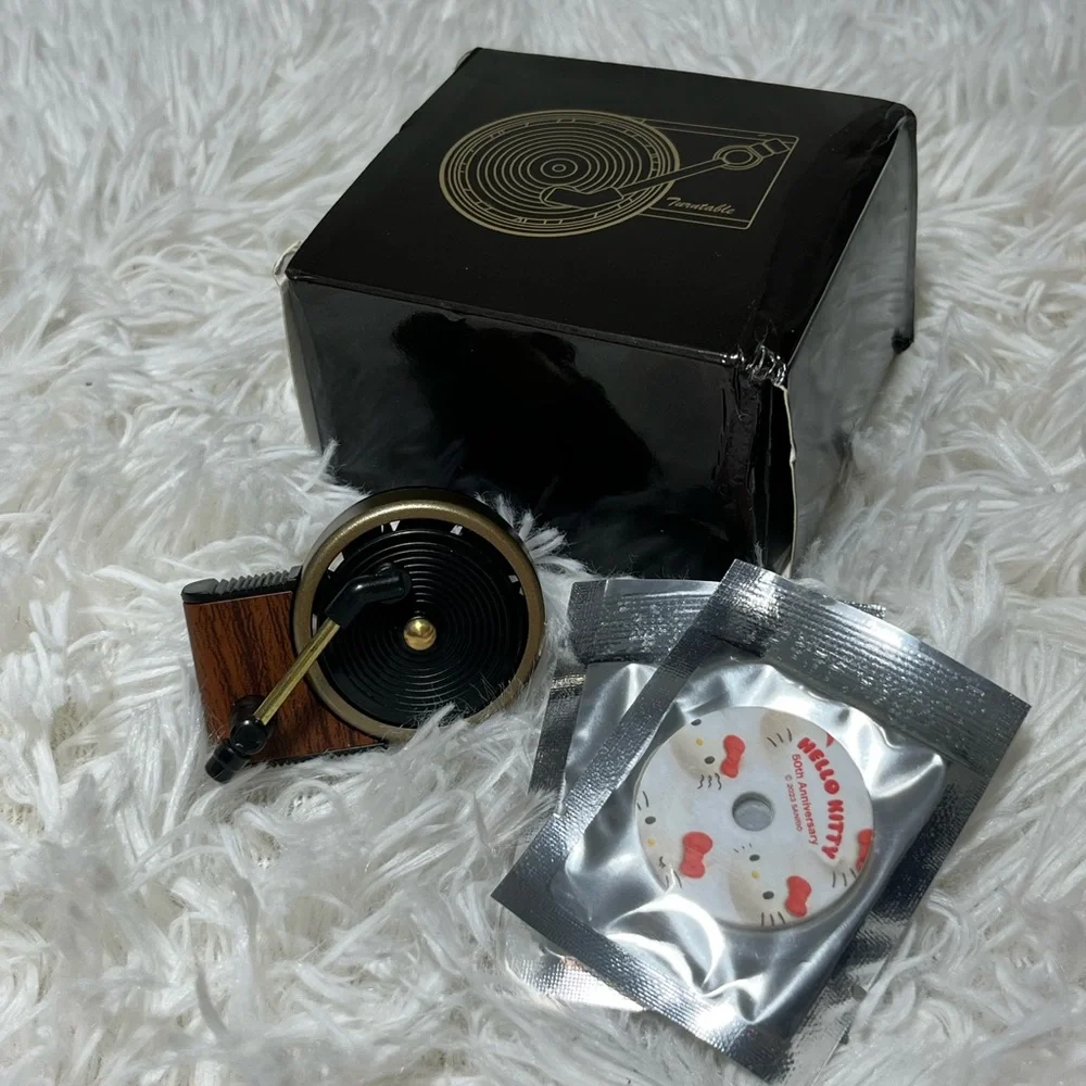 HELLO KITTY Record Player Car Vent Air Freshner Aromatherapy Fragrance Diffuser
